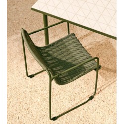 Silla Arvin Swirl en tejido chenilla beige y patas de madera de roble VeryForma